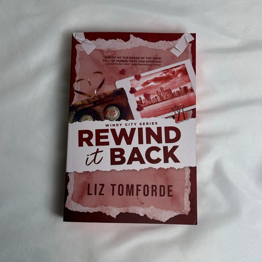 Rewind It Back Liz Tomforde Deluxe Sprayed Edges Paperback Windy City NEW - Picture 2 of 12